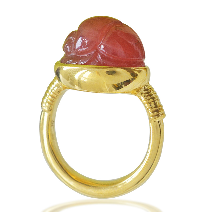 レッドグロッシュラーガーネットスカラベカービング古代風リング