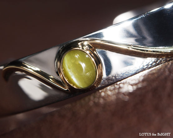 クリソベリルキャッツアイ　ゴールドシルバーバングル