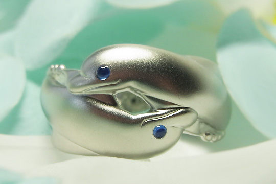 ブルーサファイア　ドルフィン・マリッジリング