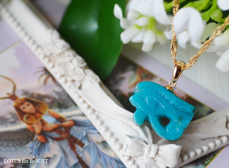 ジェムシリカウジャトカービング　クリソコラカルセドニー 12.5ct