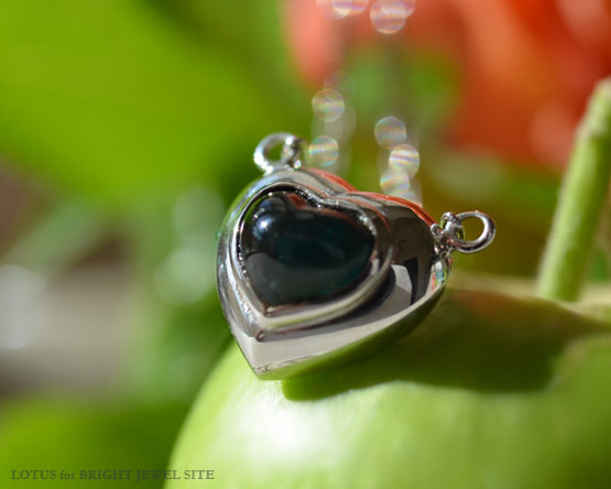 グリーンスピネル　シルバーハートネックレス