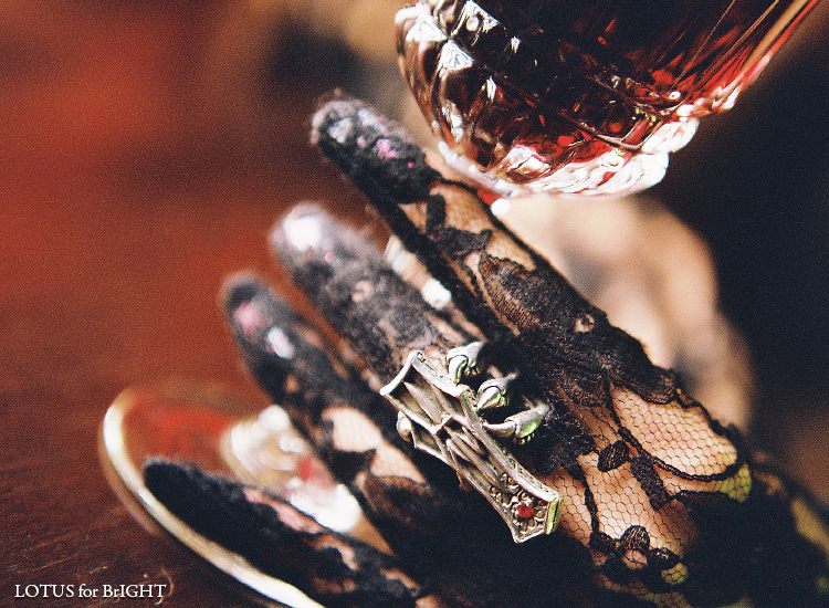 オーラルヴァンパイア棺桶ルビーシルバージュエリー