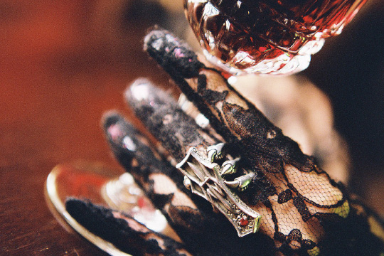 オーラルヴァンパイア棺桶ルビーシルバージュエリー