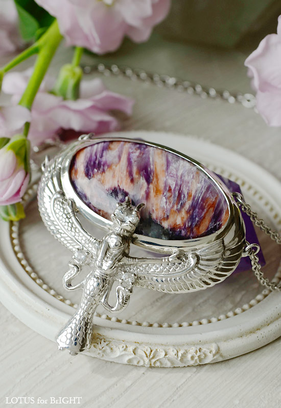 チャロアイトフェドライトのイシス女神タリスマン