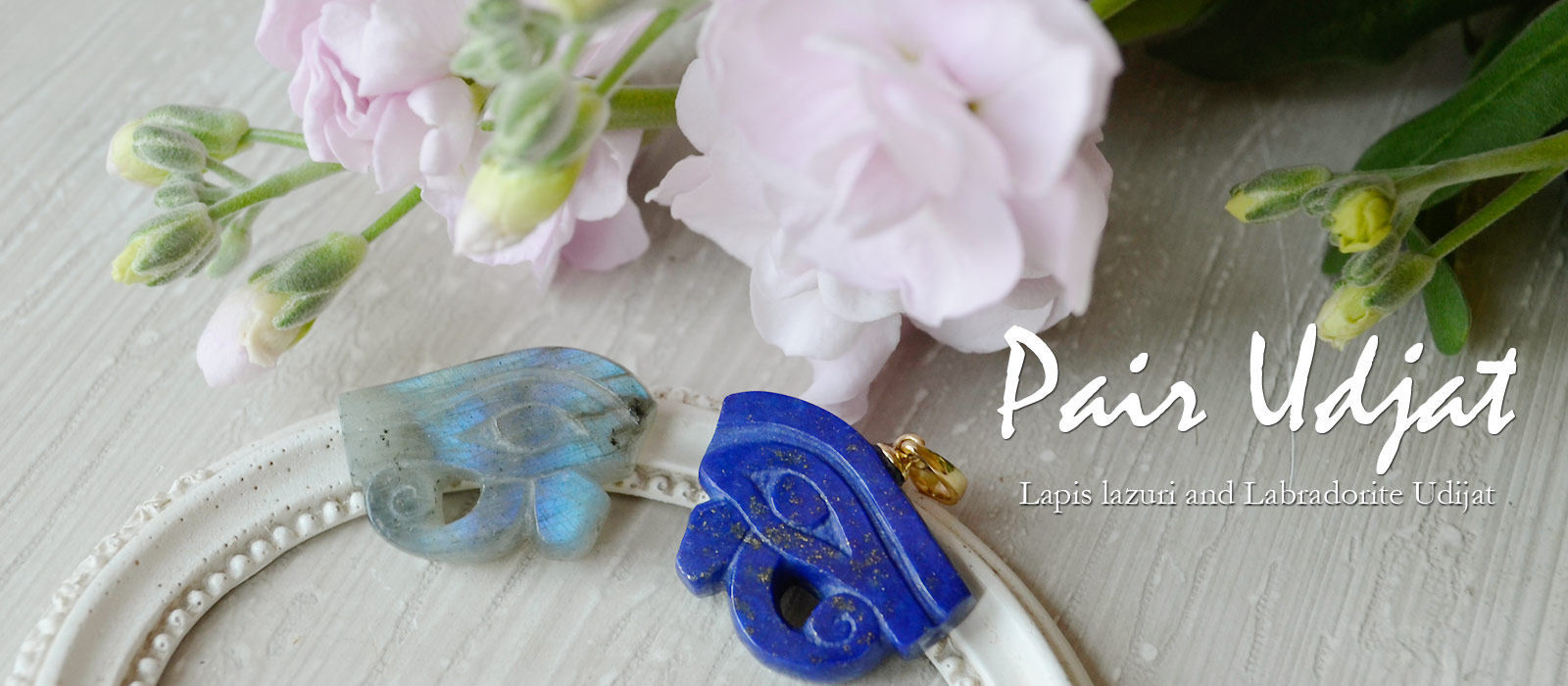 ウジャトカービングラピスラズリペンダント