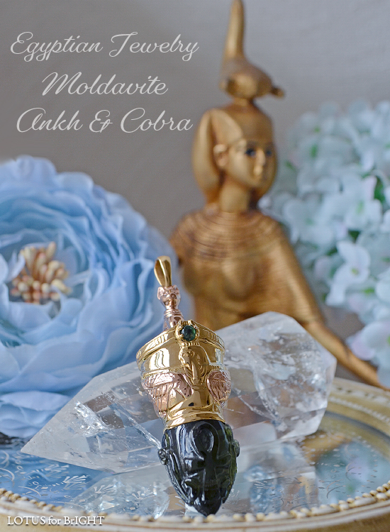 モルダバイトアンク＆コブラカービングスリーゴッデスペンジュラムペンダント 