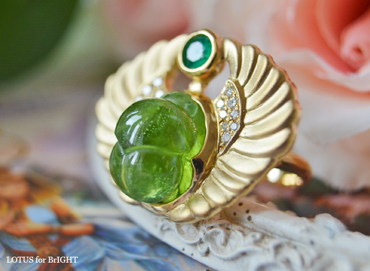 ペリドットスカラベカービング有翼ゴールドリング