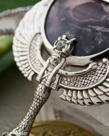 イシス女神ピクチャージャスパーとルビーのタリスマン