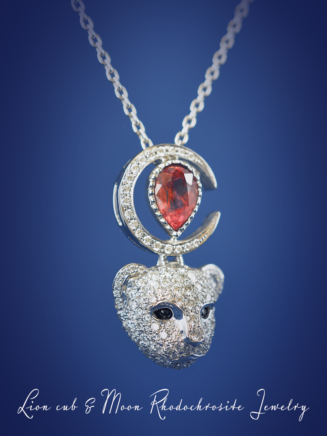 K18ホワイトゴールドロードクロサイト　月と子ライオンネックレス