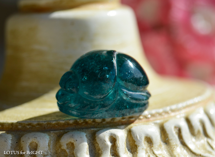 インディゴライトトルマリンスカラベカービング