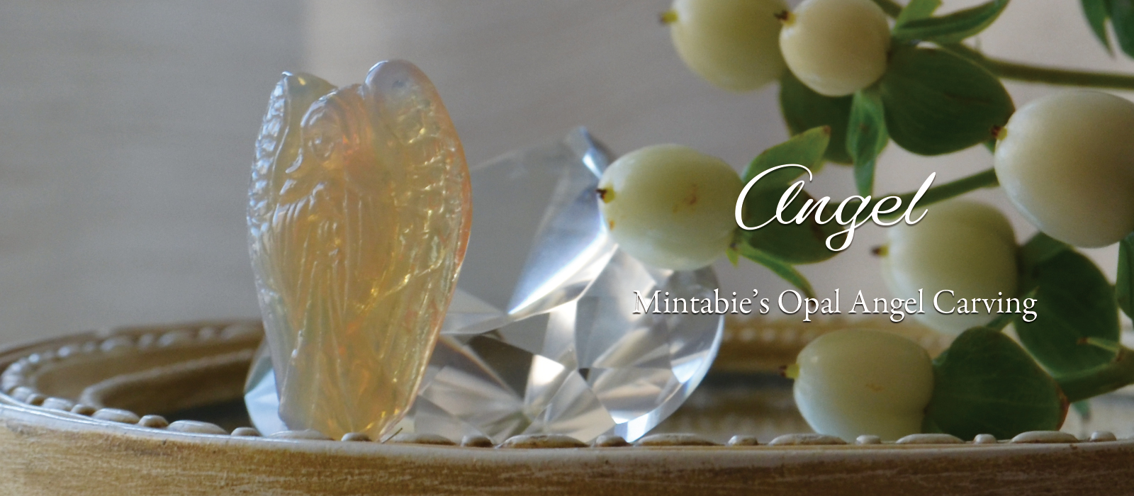 ミンタビ産オパールエンジェルカービング