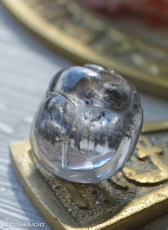 プラチナルチルクォーツスカラベカービング