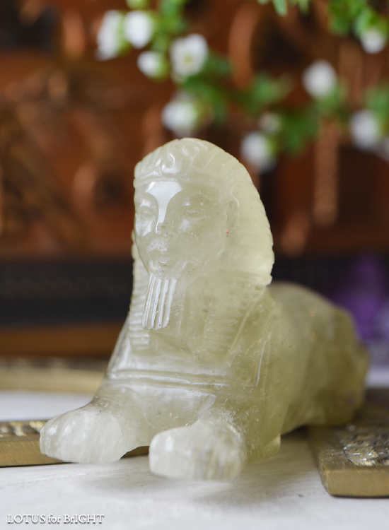 リビアングラススフィンクスカービング