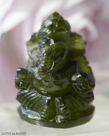 グリーントルマリンガネーシャカービング 25.50ct