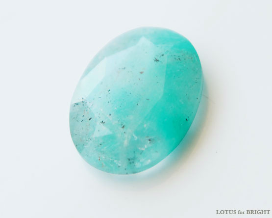 アホーアイト　イン　クォーツ　2.38ct ファンシーカット