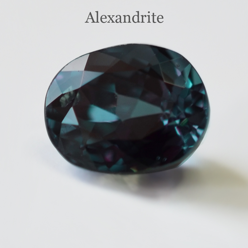 アレキサンドライト　0.715ct　オーバルカット