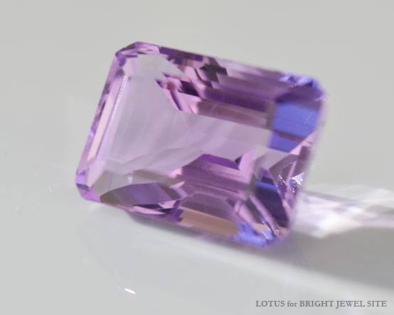 ライラックアメジスト　エメラルドカット　8.575ct