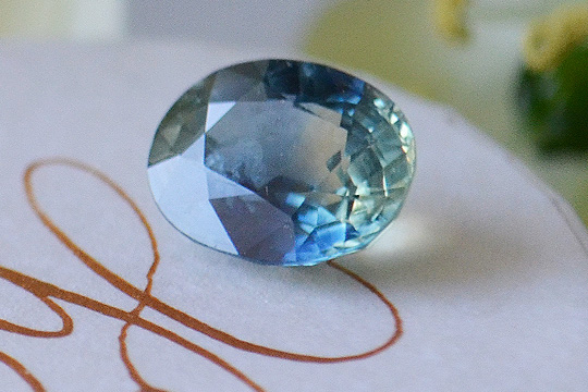 バイカラーサファイアオーバルカット2.08ctスリランカ産