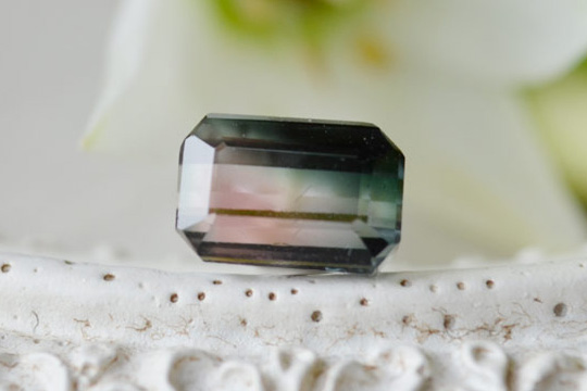 バイカラートルマリンダークグリーンピンク　1.28 エメラルドカット