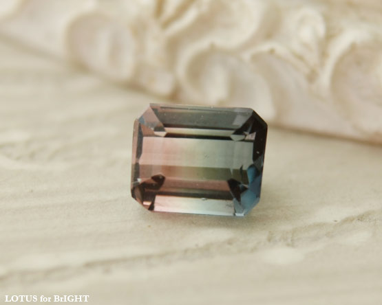 バイカラートルマリンルダークブルーピンク　0.61ctエメラルドカット