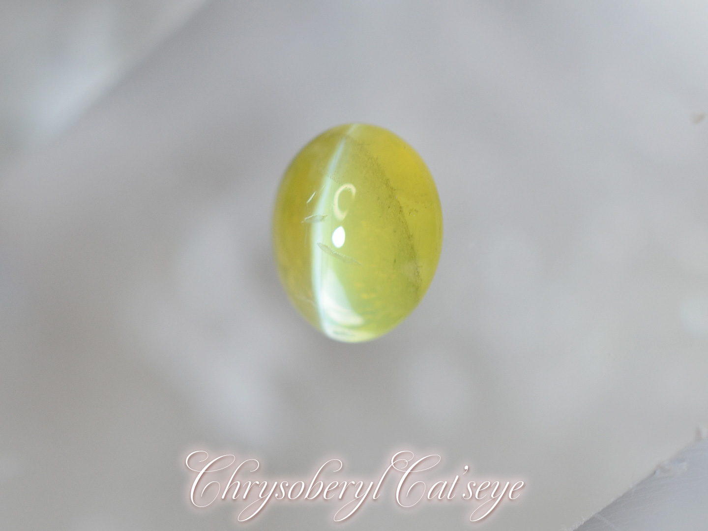 クリソベリルキャッツアイオーバルカボション　0.85ct