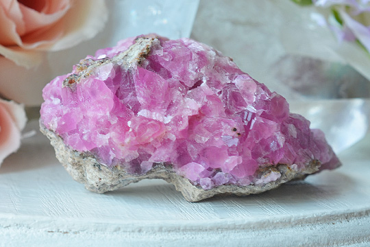 モロッコ産コバルトカルサイト原石