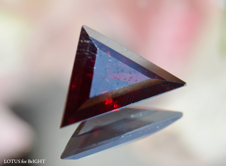 キュープライトトライアングルカット2.83ctナミビア産