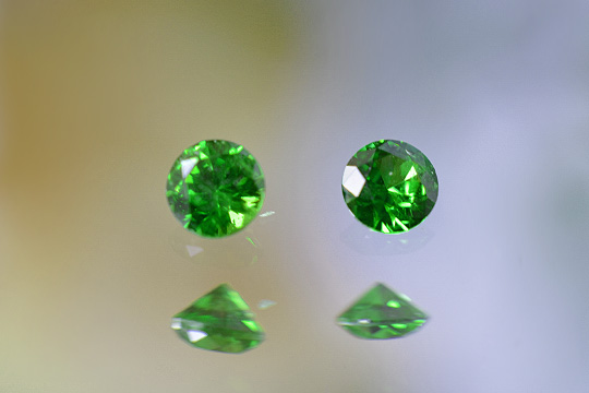 デマントイドガーネットラウンドカットペア0.26ctロシア産