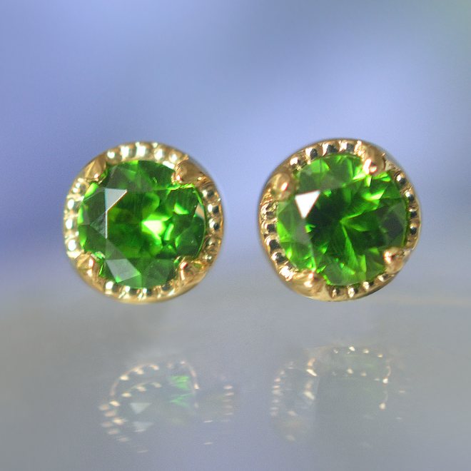 デマントイドガーネットラウンドカットカット0.26ctロシア産ピアス