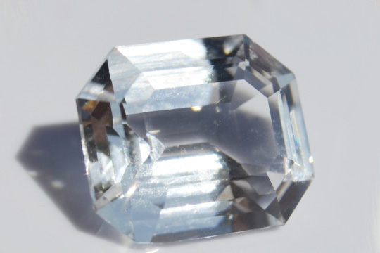 エンスタタイトエメラルドカットルース2.36ct