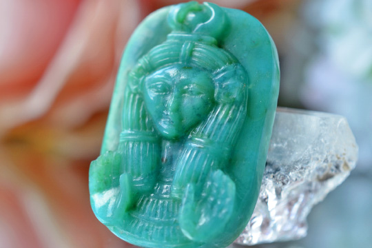 ジェムシリカハトホルカービング　クリソコラカルセドニー インドネシア産