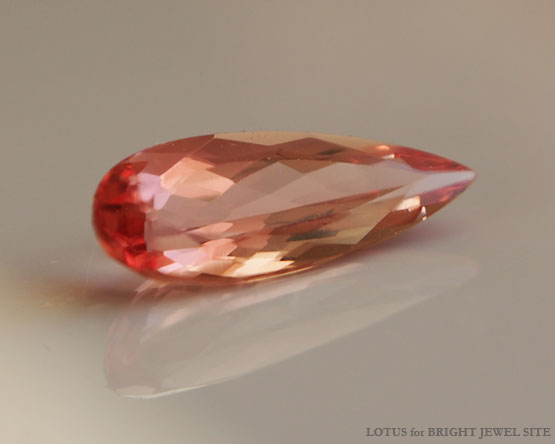 インペリアルトパーズ　シェリーカラー　1.50ct ペアシェイプミックスカット