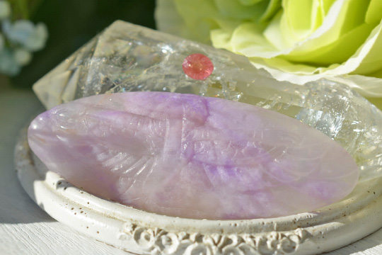 ジェルスギライトイシス女神カービングとペツォッタイトオーバルカットセット