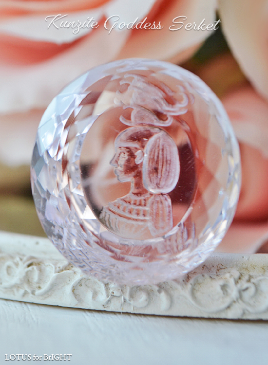 クンツァイトセルケト女神インタリオ