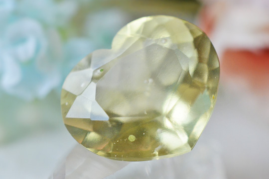 リビアングラスハートシェイプ22.60ctエジプト産