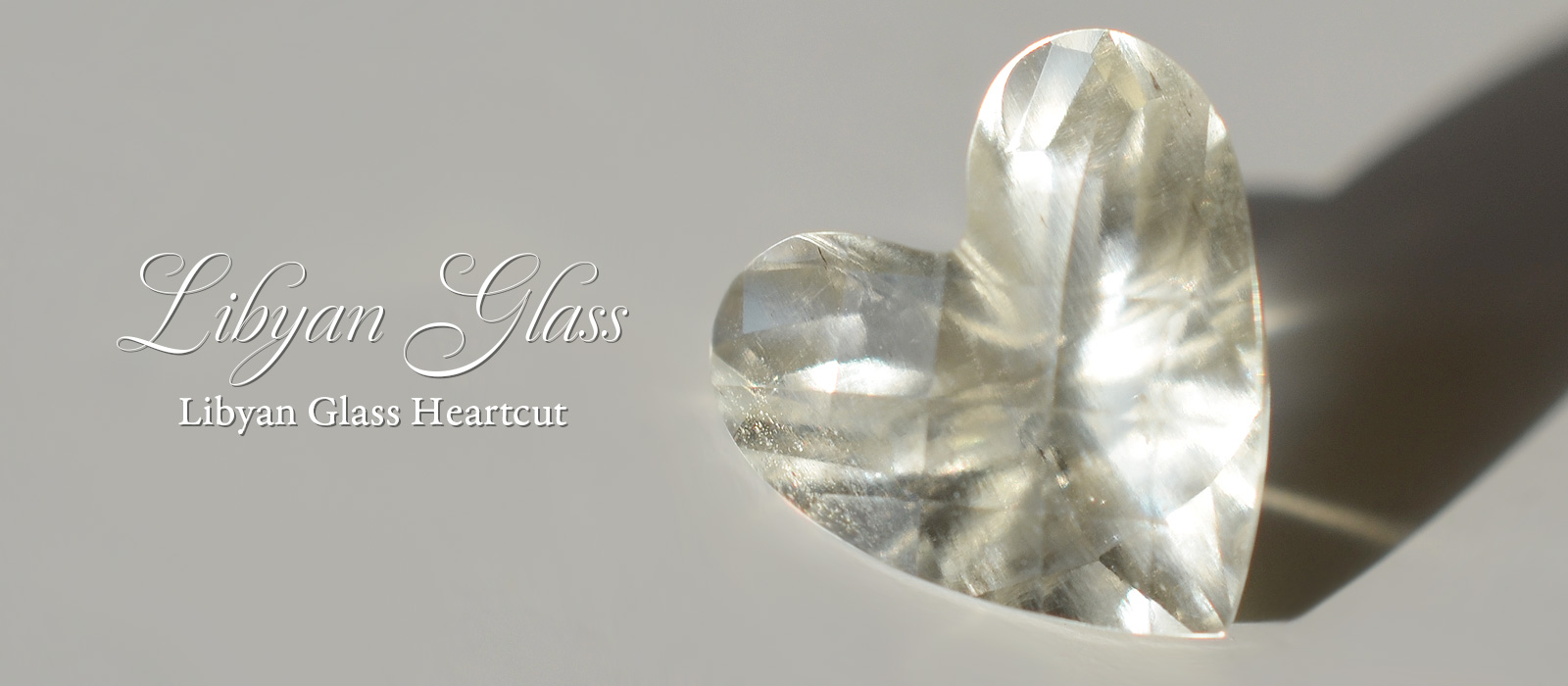 リビアングラスチェッカーボードハートシェイプ 2.18ctエジプト産