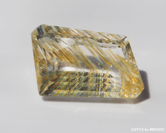 リモナイトイン　トパーズ　2.29ct ファンシーカット