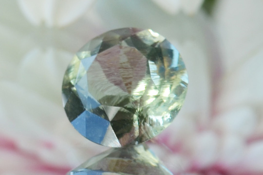 モルダバイトラウンドカット