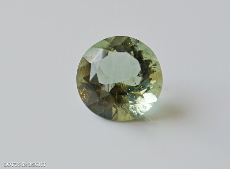 モルダバイト ラウンドミックスカット2.25ct