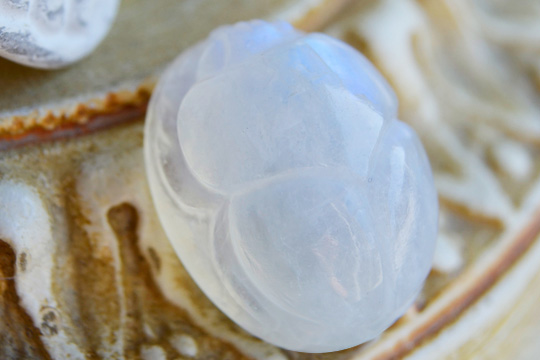 ブルームーンストーン　スカラベカービング 10.08ct