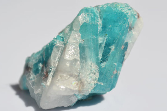 非加熱パライバトルマリン原石33.3ct標本ケース入り