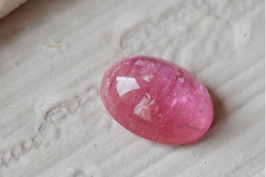 ペツォッタイトキャッツアイカボション