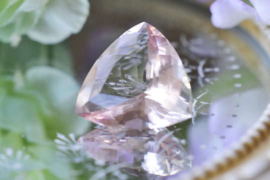 ピンクフローライトトリリアントカット15.7ctパキスタン産