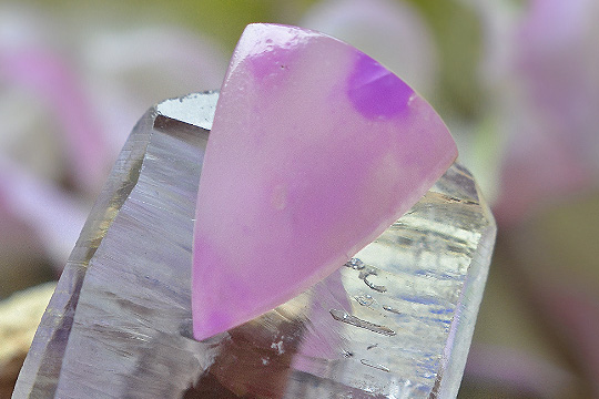 ジェルペールピンクスギライト　トリリアント１