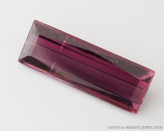 パープルレッドトルマリン 4.07ct バケットカット