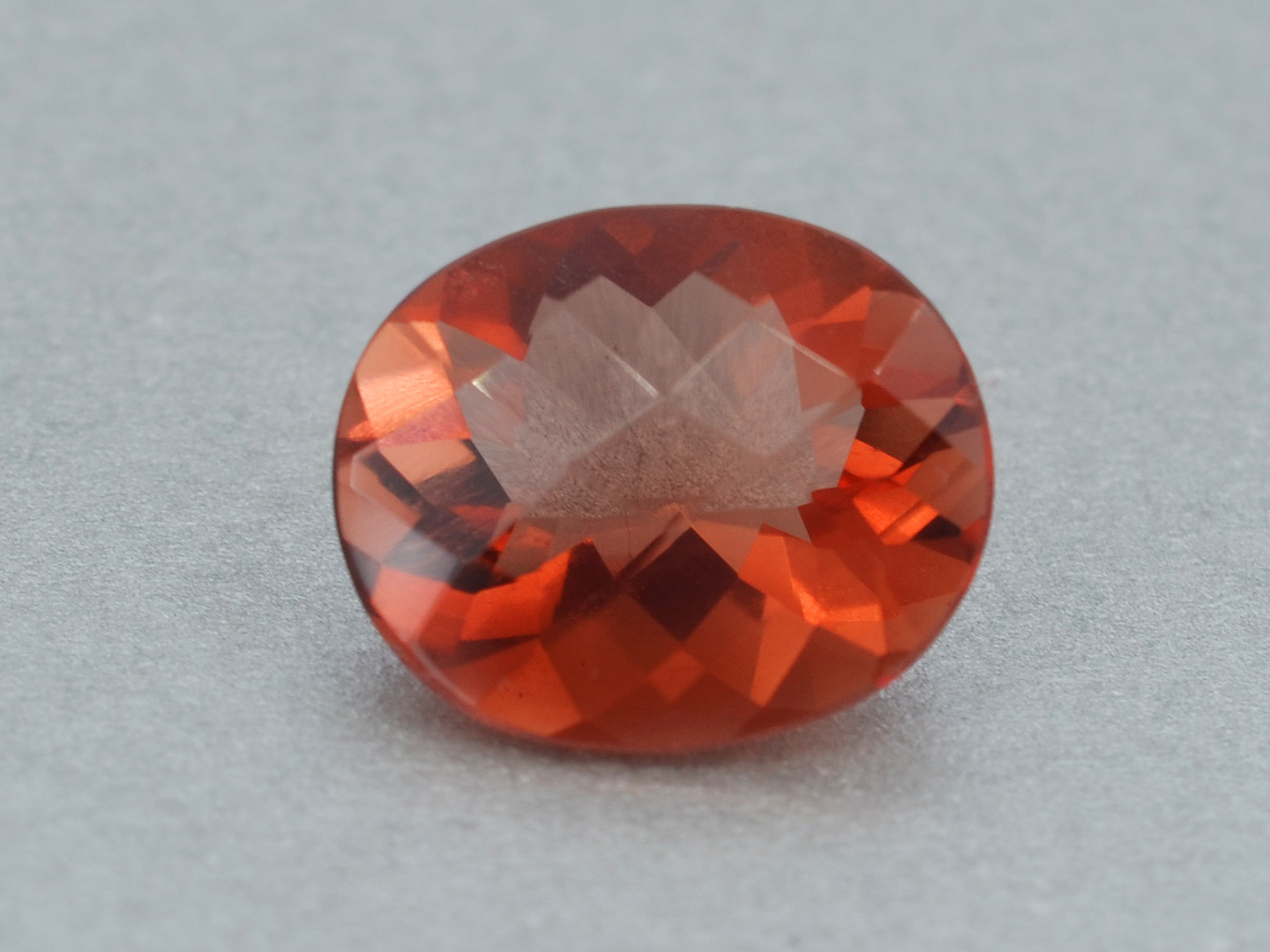 レッドフローライトオバールチェッカーボードカット6.34ct