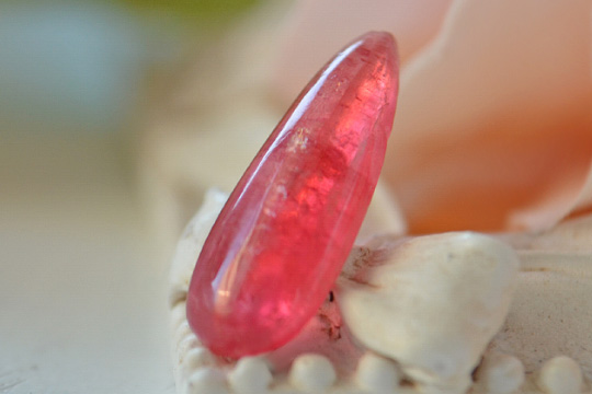 インペリアルロードナイト　ペアシェイプカボション3.71ct