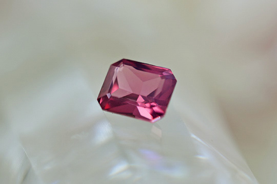 シルキーレッドスピネル0.85ctスリランカ産