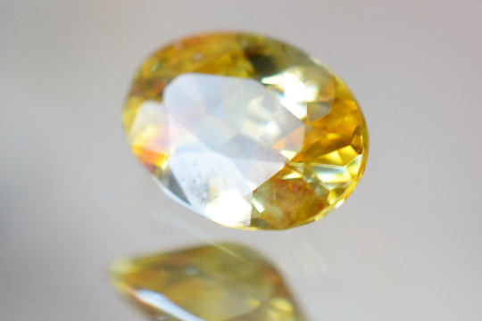 バイカラースファレライトオーバルカット0.52ctスペイン産