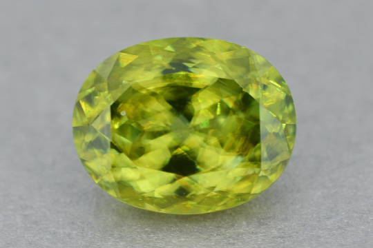 スフェーンオーバルカット3.86ct